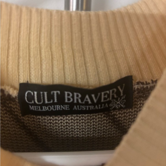 Retro Cream and Brown Geo Patterned Short Sleeve sweater Top - Picture 4 of 6